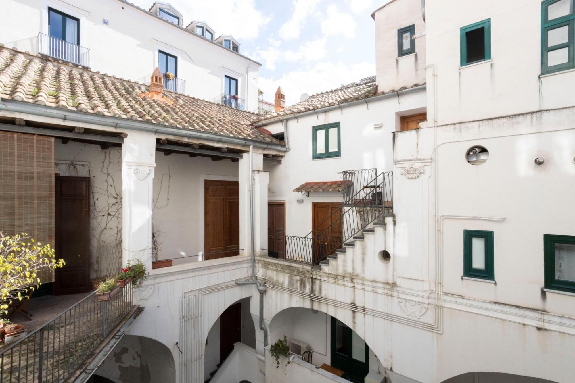Ferienwohnung Qu4Ttro I Domo House Salerno Exterior foto